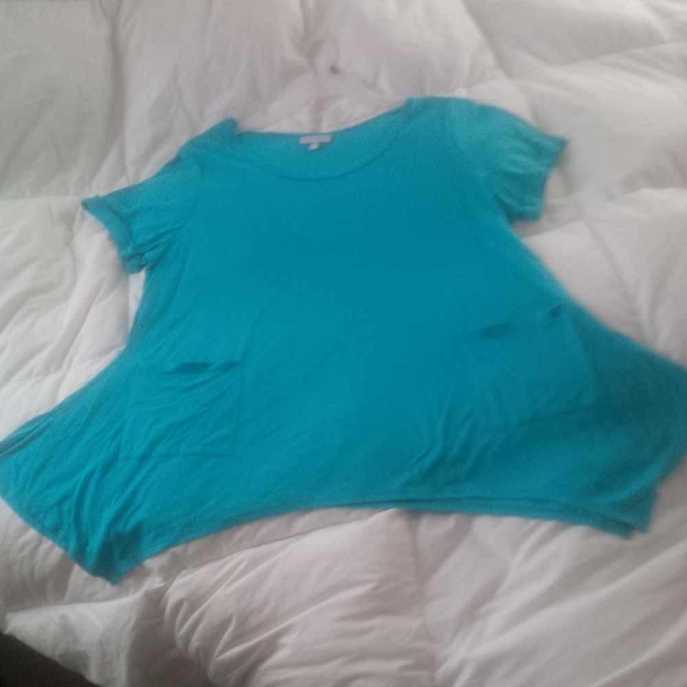 Shark-Bite Top ~ Super Cute!
